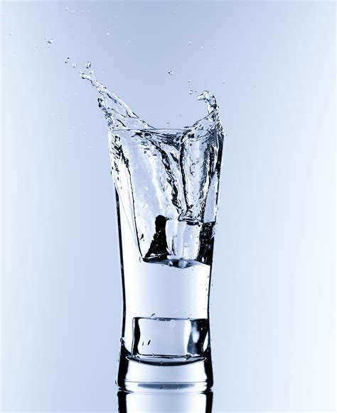 水杯的使用说明书泡在水杯里 水喝了有问题吗意？